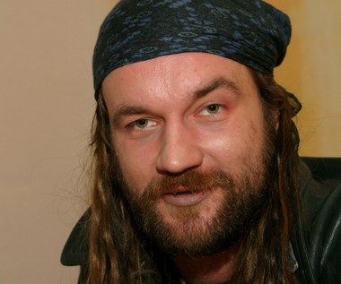 "Staram się pokazać Riedla takim, jakim był - jako wiecznego buntownika, który szukał swojego miejsca w świecie i marzył o wolności, który nie potrafił zaakceptować otaczającej go rzeczywistości, co było przyczyną wielu jego życiowych problemów" - mówił przed premierą filmu reżyser Jan Kidawa-Błoński.

Tytuł filmu odnosi się do tytułu jednej z najsłynniejszych piosenek Dżemu. "W piosence 'Skazany na bluesa' Rysiek opowiada w zasadzie o całym swoim życiu, o sobie" - mówił reżyser.