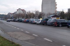 Staranował 12 aut na parkingu!