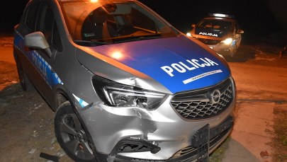 Staranował 17 samochodów i rogatki kolejowe. Próbował też rozjechać policjanta 