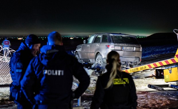 Staranował ogrodzenie lotniska, uciekł pieszo w śniegu. Obława w Danii