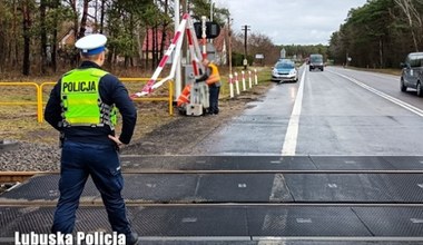 Staranował opuszczone rogatki. Może mówić o ogromnym szczęściu