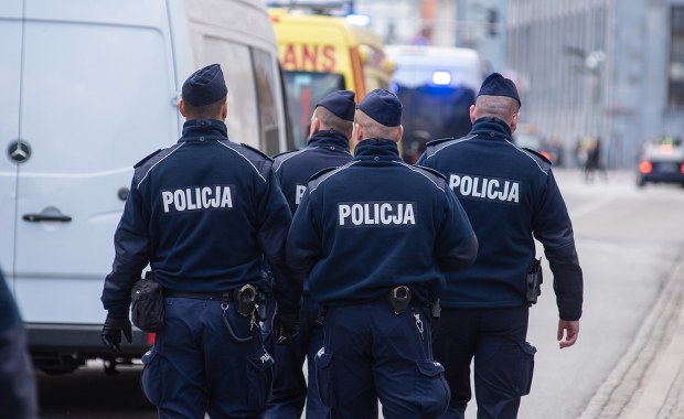 Staranowali drzwi, ukradli biżuterię. Obława w Poznaniu