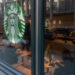 Starbucks zamyka setki lokali. Ponad 900 osób straci pracę