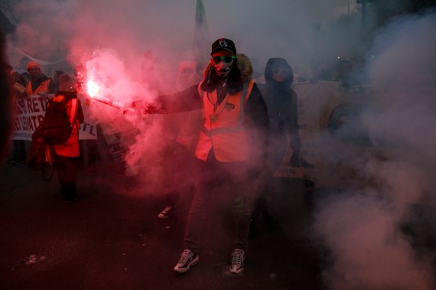 Starcia demonstrantów z policją w Paryżu /CHRISTOPHE PETIT TESSON /PAP/EPA