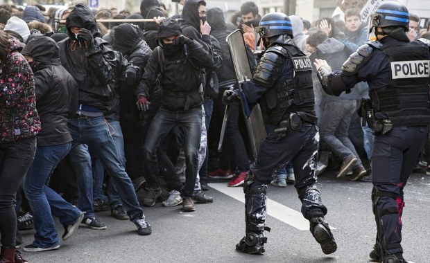 Starcia licealistów z policją w Paryżu, 130 aresztowanych