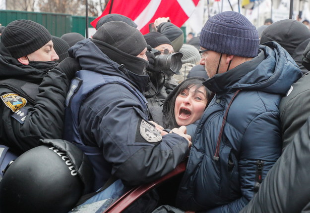 Starcia między demonstrantami a policją na Majdanie Niepodległości /SERGEY DOLZHENKO /PAP/EPA