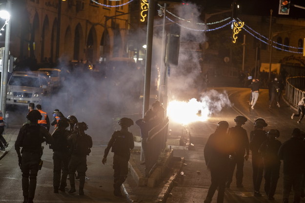 Starcia między Palestyńczykami a policją /ATEF SAFADI  /PAP/EPA