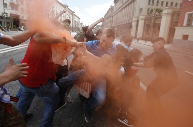 Starcia podczas demonstracji /PAP/EPA/SERGEI ILNITSKY /PAP/EPA