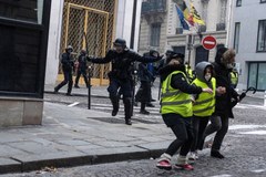 Starcia policji z "żółtymi kamizelkami" w samym sercu Francji