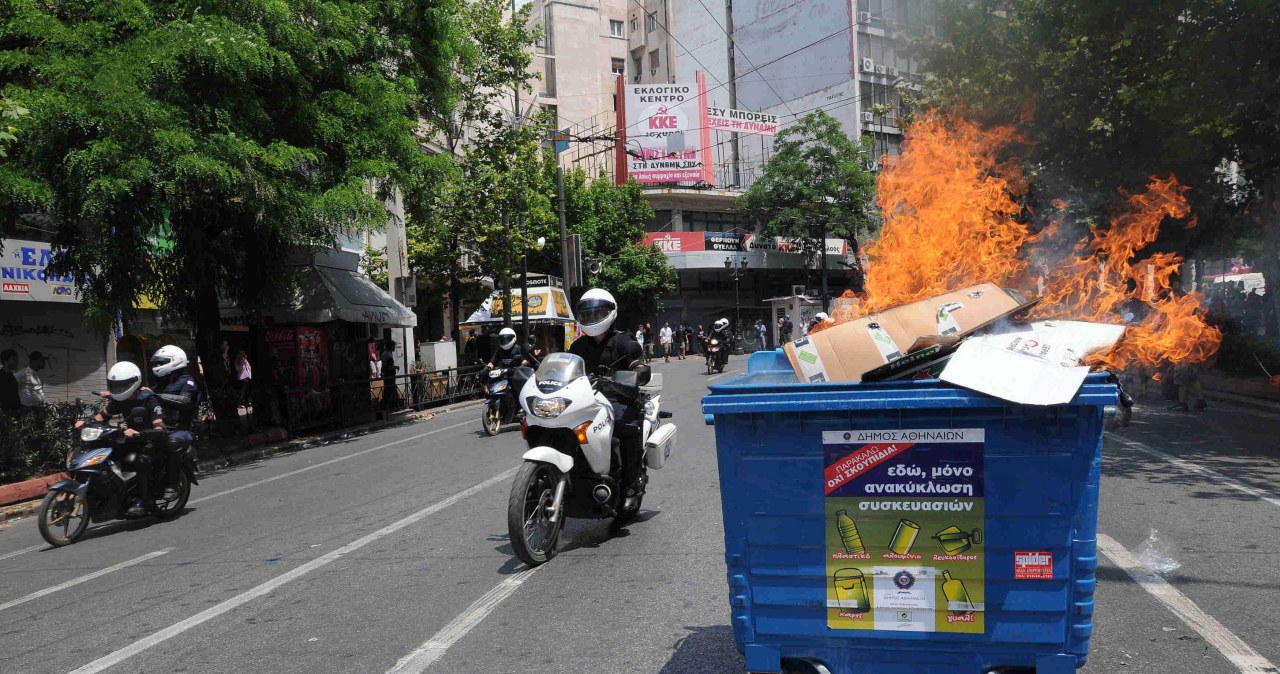 Starcia policji z demonstrantami w Atenach 