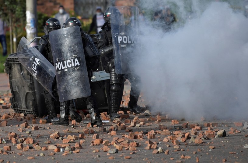 Starcia policji z protestującymi w Kolumbii /Raul Arboleda /AFP
