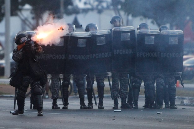Starcia policji z protestującymi /FERNANDO BIZERRA JR. /PAP/EPA