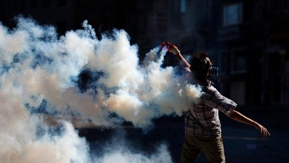 Starcia policji z tłumem na placu Taksim w Stambule 