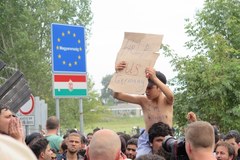 Starcia policji z uchodźcami na węgiersko-serbskim przejściu