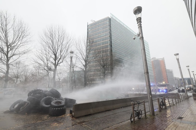 Starcia rolników z policją w Brukseli. Chaos w europejskiej dzielnicy
