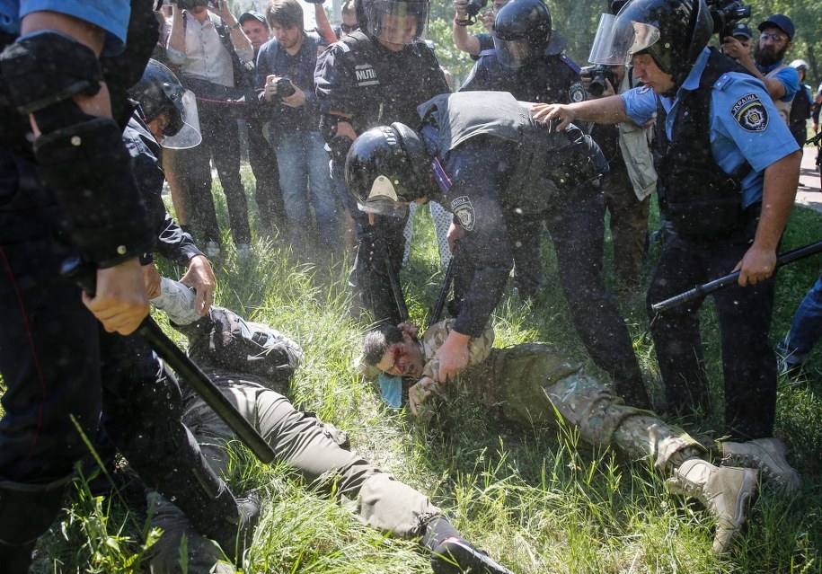 Starcia w Kijowie /ROMAN PILIPEY /PAP/EPA