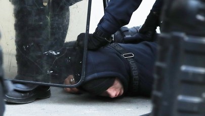 Starcia w Paryżu. Skrajnie lewicowe bojówki zaatakowały policjantów