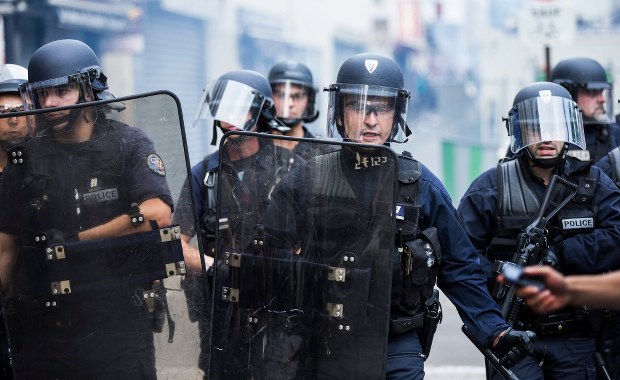 Starcia w podparyskich obozowiskach Romów. Są ranni