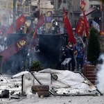 Starcia w Stambule. "Setki rannych. Armia może przejąć kontrolę nad miastem"