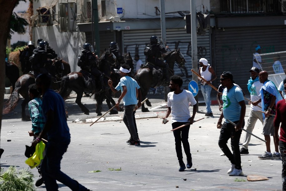 Starcia w Tel Awiwie /ATEF SAFADI  /PAP/EPA