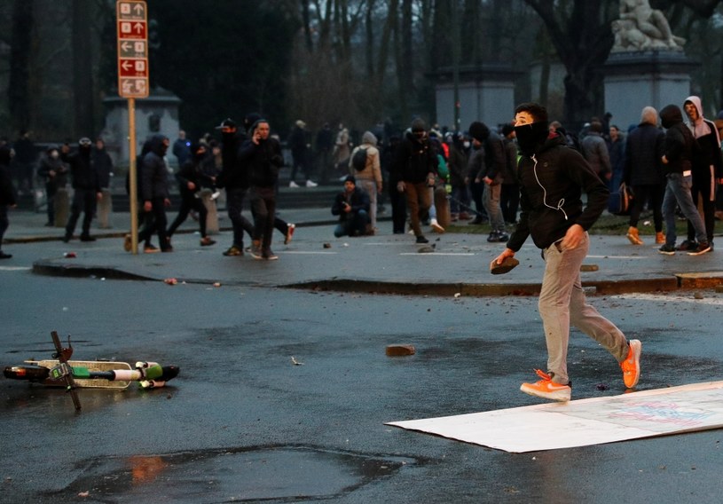 Protesty Przeciwko Obostrzeniom W Brukseli Doszło Do Starć Z Policją Wydarzenia W Interia Pl