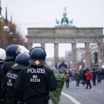 Starcia z policją w Berlinie. Protestujący rzucali petardami 