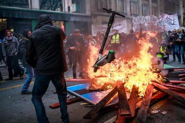 Starcia z policją w Paryżu /CHRISTOPHE PETIT TESSON /PAP/EPA