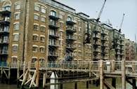 Stare doki przerobione na domy mieszkalne, Londyn /Encyklopedia Internautica