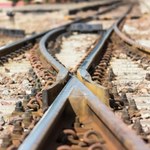 Stare drewniane podkłady kolejowe zabójcze jak azbest? Jest na nie sposób