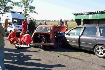 Stare samochody, fatalne drogi... /Informacja prasowa