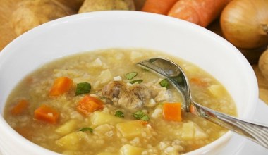 Staropolska zupa była uważana za potrawę siłaczy. Jest lekkostrawna, ale sycąca, dla jelit jak eliksir