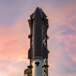 Starship gotowy do startu. W ładowani rakiety SpaceX satelity Starlink V3