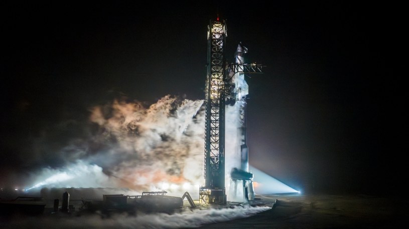 Starship na szczycie boostera Super Heavy. /SpaceX /materiały prasowe
