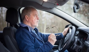 Starsi kierowcy mogą stracić prawo jazdy. Plany zmian w przepisach