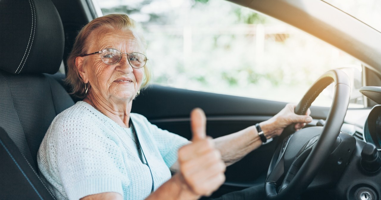 Starsi kierowcy w Polsce powodują statystycznie najmniej wypadków - tylko 3,64% kierowców w wieku 60+ było sprawcami wypadków i kolizji w 2022 roku /123RF/PICSEL