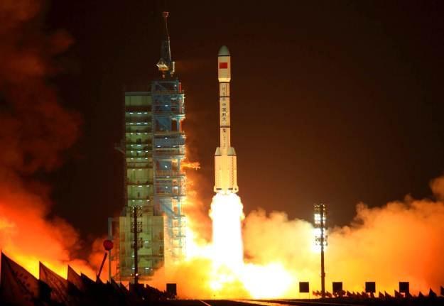 Start rakiety Chinese Long March 2F, która wystrzeliła w kosmos pierwszy moduł stacji /AFP
