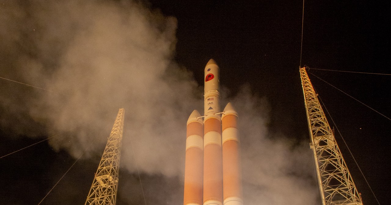 Start rakiety Delta IV Heavy z sondą Parker Solar Probe na pokładzie, 12 sierpnia 2018. /NASA/Bill Ingalls /Wikimedia