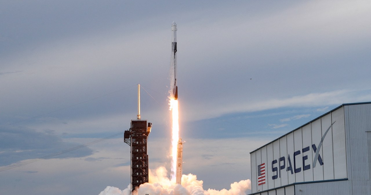 Start rakiety Falcon 9 z Centrum Kosmicznego na Florydzie /JOE SKIPPER / Reuters / Forum /Agencja FORUM