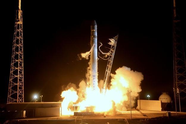 Start rakiety Falcon 9 z kapsułą Dragon na pokładzie /materiały prasowe