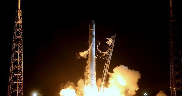 Start rakiety Falcon 9 z kapsułą Dragon na pokładzie /materiały prasowe