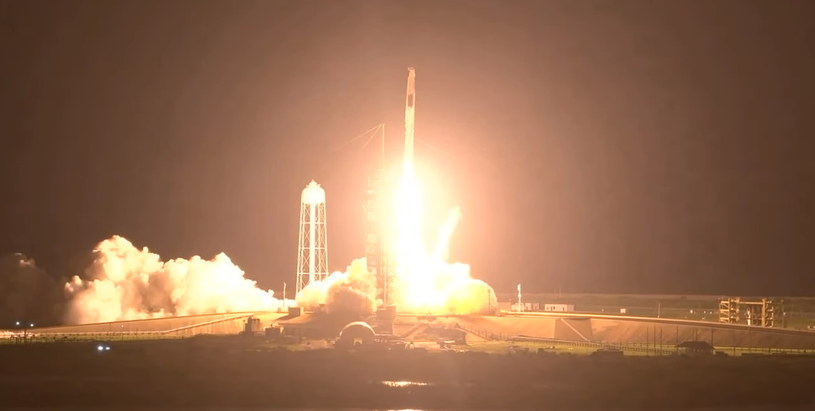 Start rakiety Falcon 9 z kapsułą Dragon /materiały prasowe