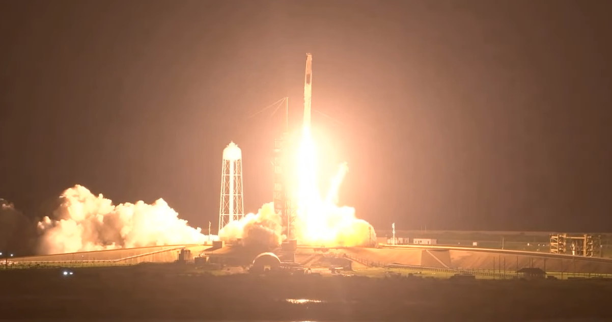 Start rakiety Falcon 9 z kapsułą Dragon /materiały prasowe