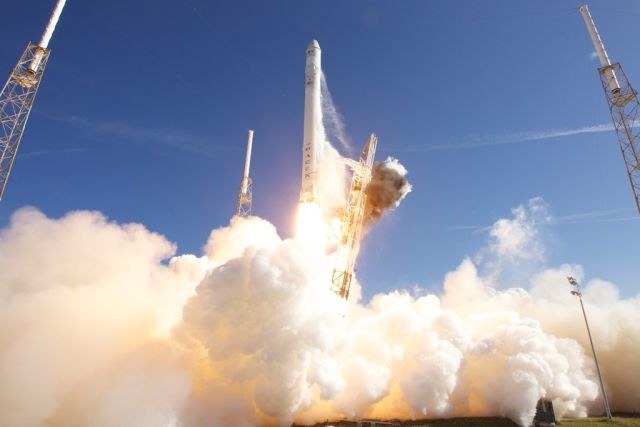 Start rakiety Falcon 9 /materiały prasowe