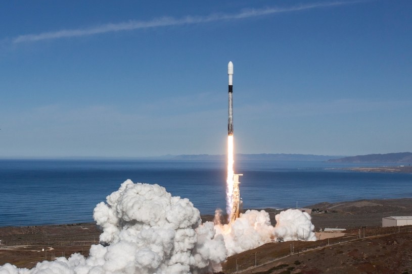 Start rakiety Falcon wynoszącej satelity na orbitę Ziemi. Zdj. ilustracyjne /materiały prasowe