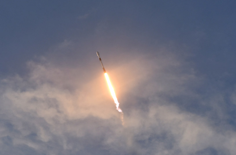 Start rakiety SpaceX Falcon 9 z 60 satelitami Starlink /NurPhoto /Getty Images