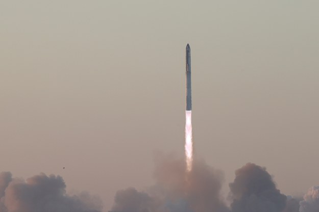 Start rakiety Starship /ADAM DAVIS /PAP/EPA