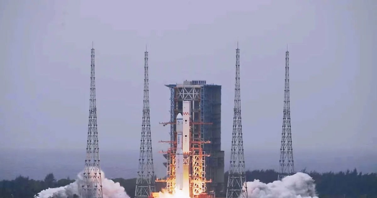 Start satelity Queqiao-2, który wspomoże Chiny w misjach na Księżyc. /CNSA /materiały prasowe