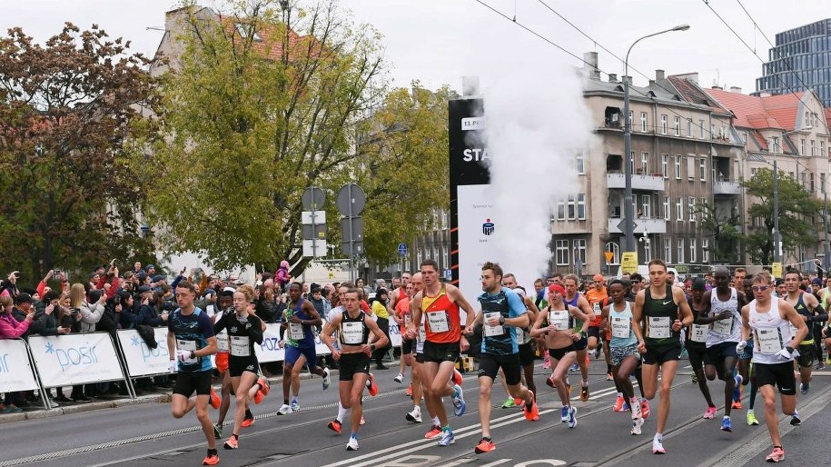 Start zawodników podczas 13. edycji półmaratonu w Poznaniu /Jakub Kaczmarczyk /Materiały prasowe