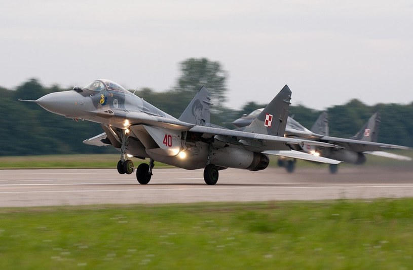 Startująca para samolotów MiG-29 /Piotr Zdunek /Polska Zbrojna