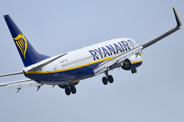 Startujący samolot linii Ryanair /Shutterstock